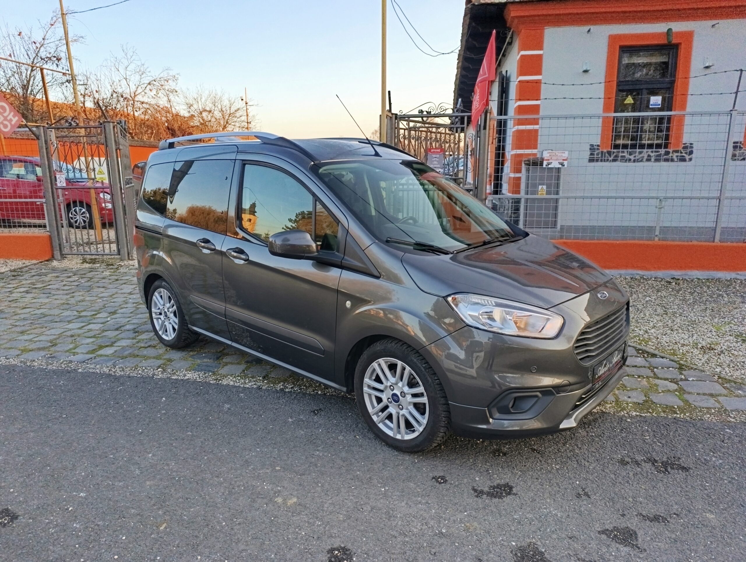 Ford Tourneo Courier Titanium 73kW/100PS