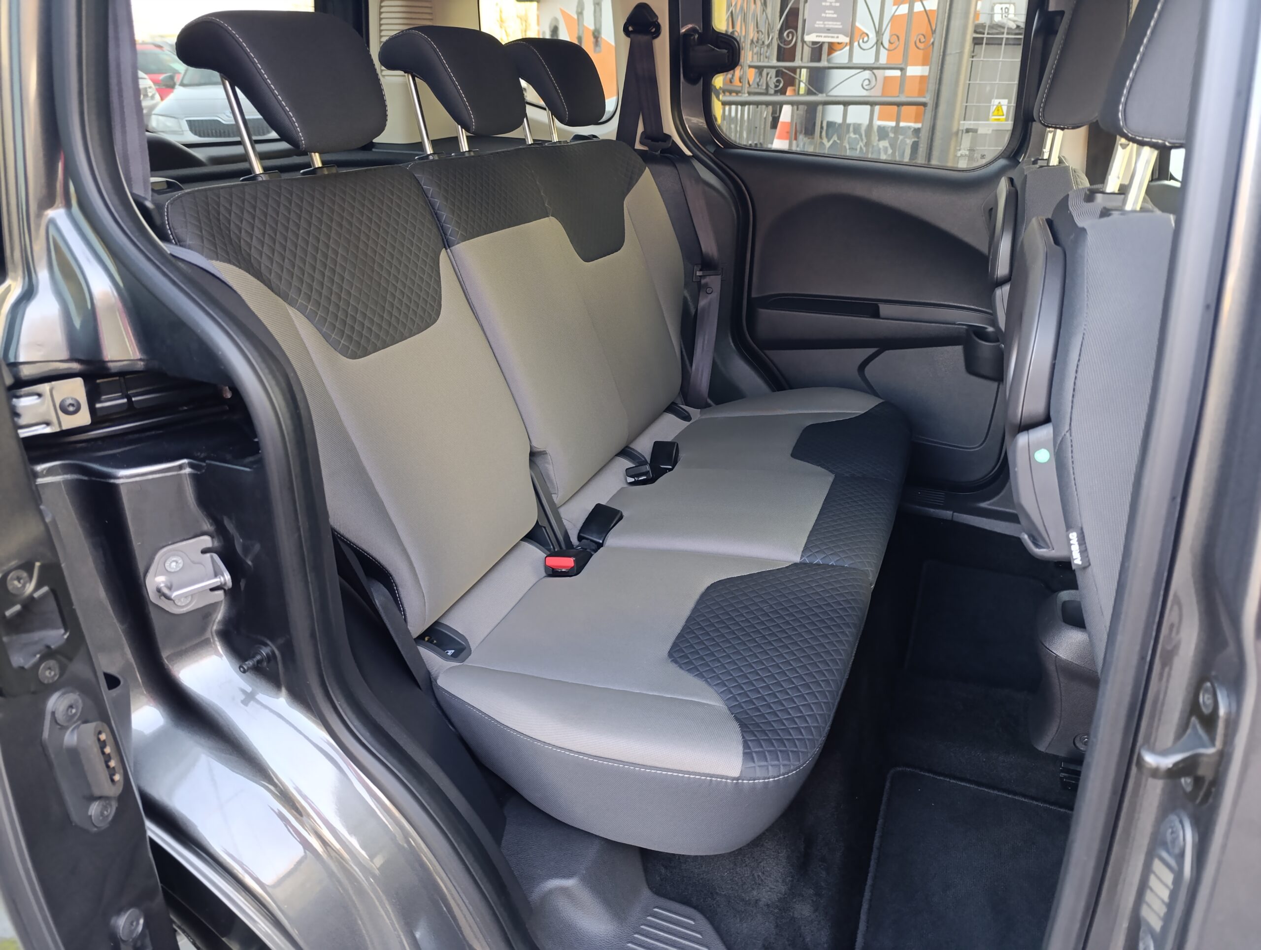 Ford Tourneo Courier Titanium 73kW/100PS