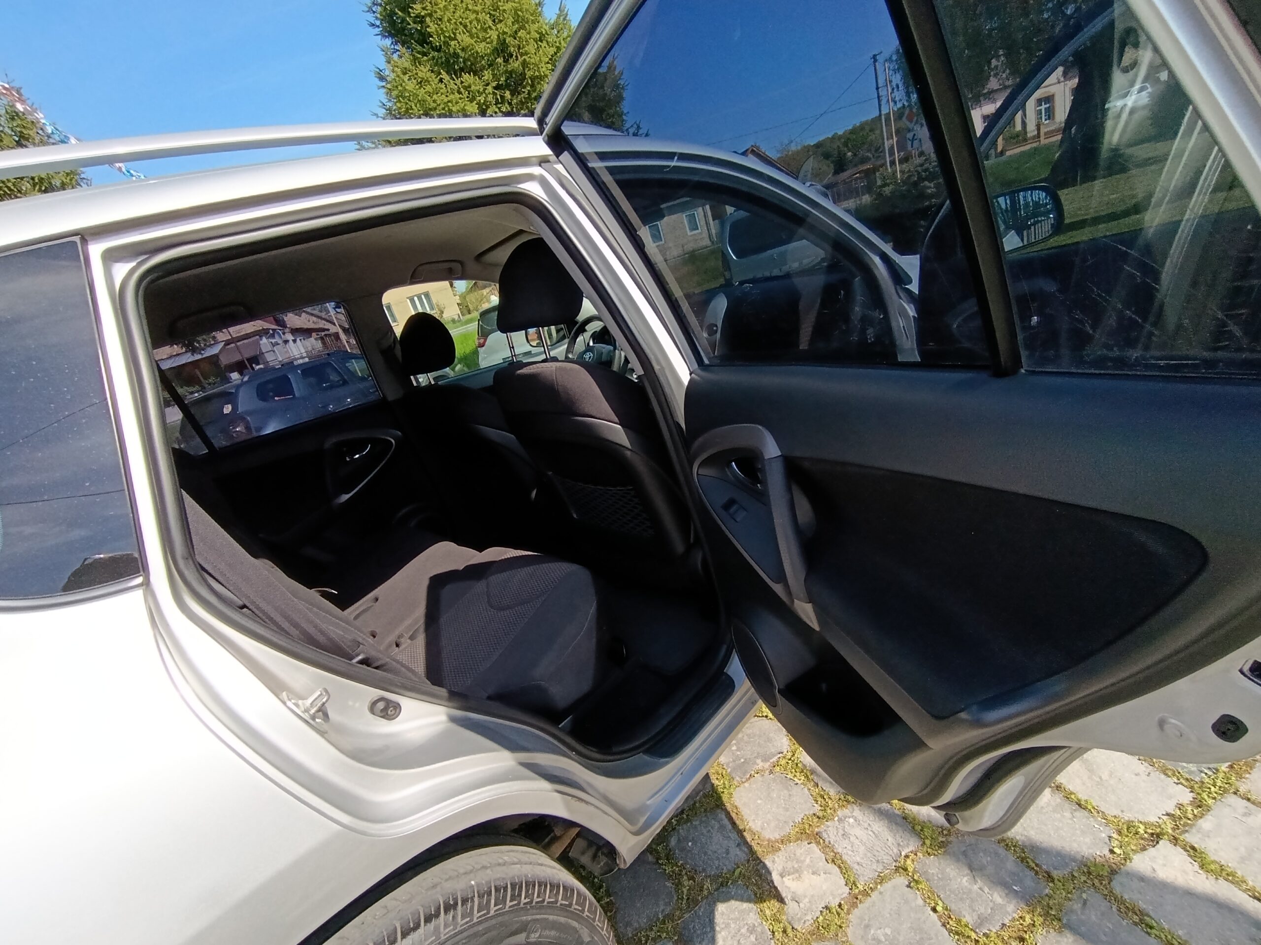 Toyota RAV4 2.2D 4WD 100kW/136PS, 4×4, M6