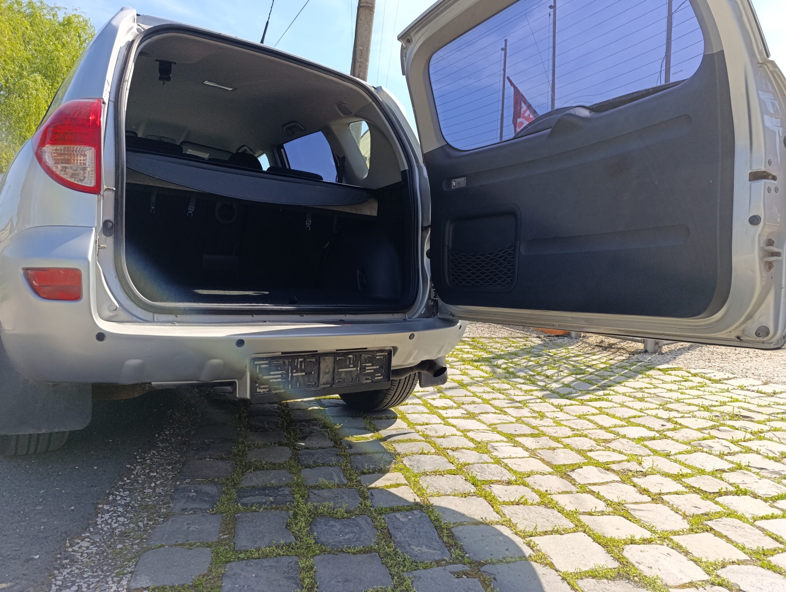 Toyota RAV4 2.2D 4WD 100kW/136PS, 4×4, M6