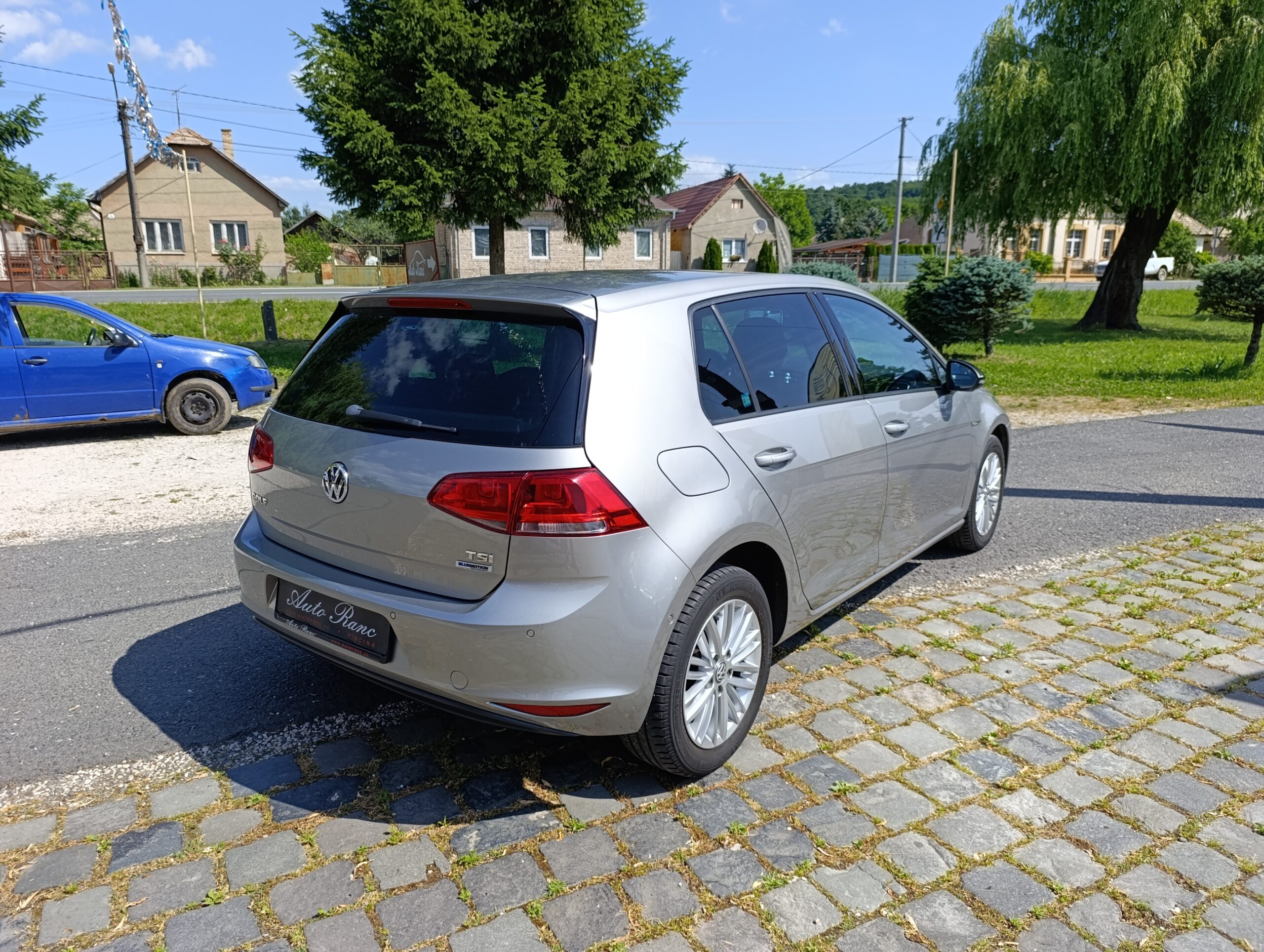Volkswagen Golf 7 1.2TSI Edícia CUP, Sám zaparkuje.