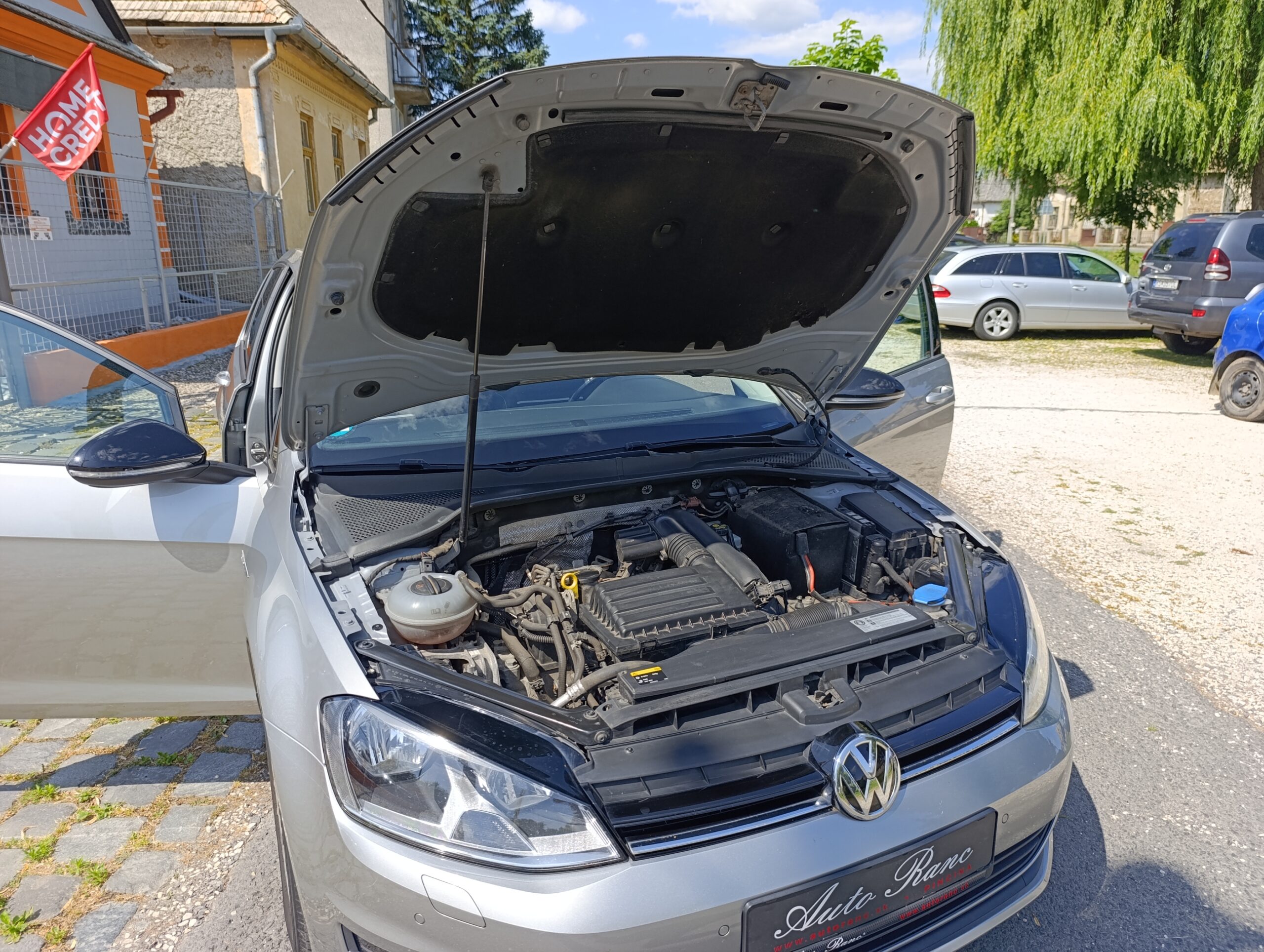 Volkswagen Golf 7 1.2TSI Edícia CUP, Sám zaparkuje.