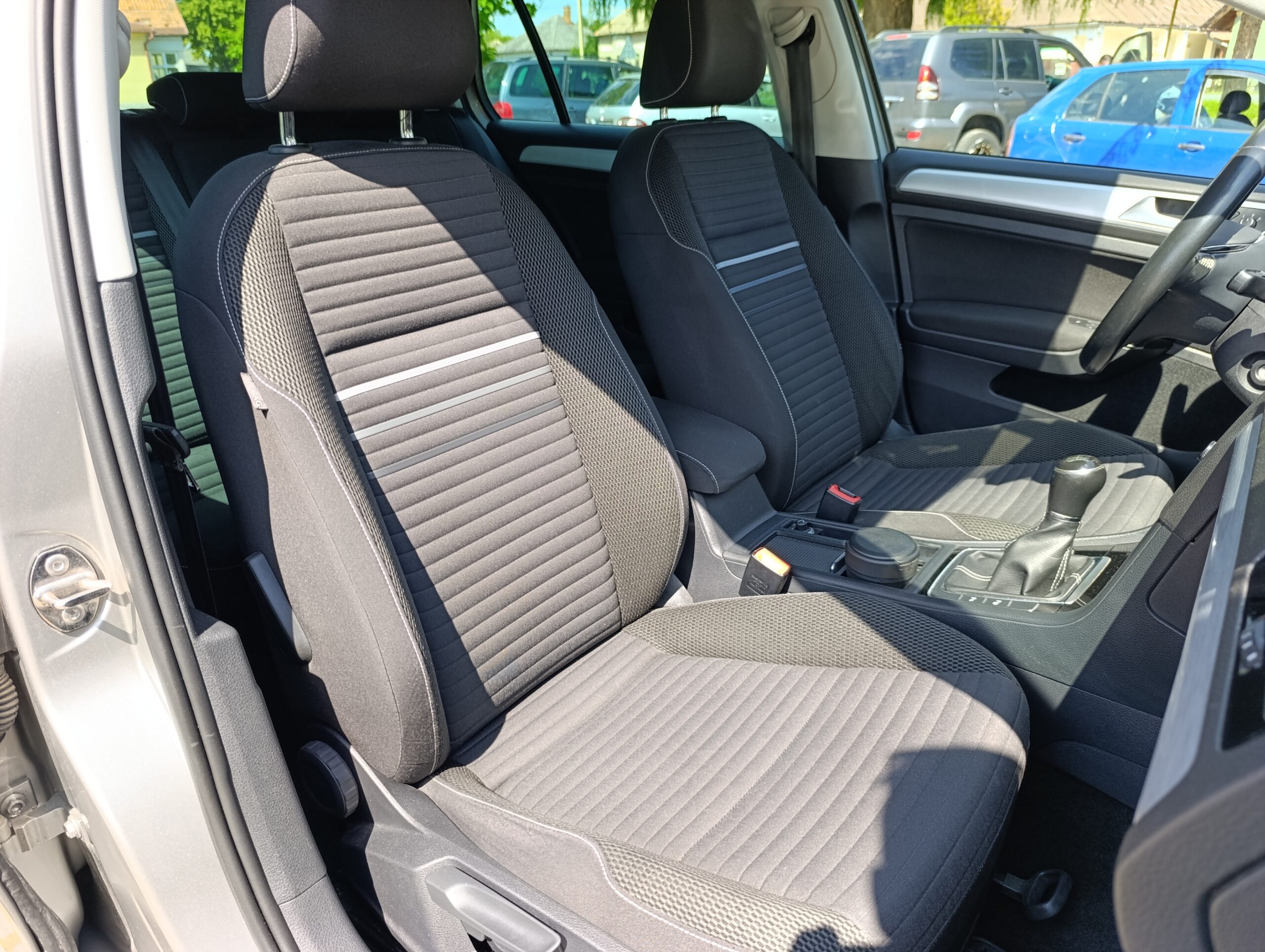 Volkswagen Golf 7 1.2TSI Edícia CUP, Sám zaparkuje.