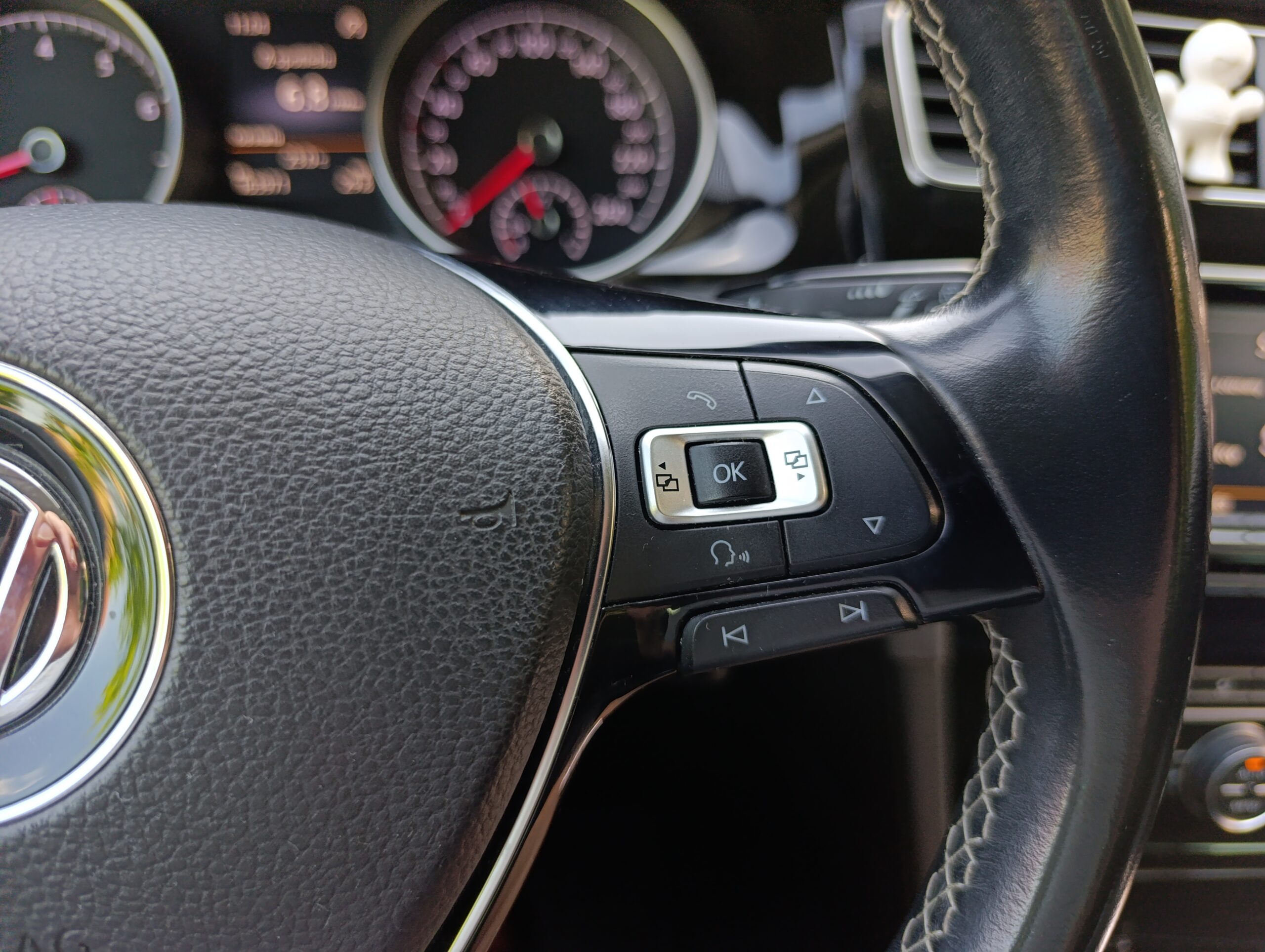 Volkswagen Golf 7 1.2TSI Edícia CUP, Sám zaparkuje.