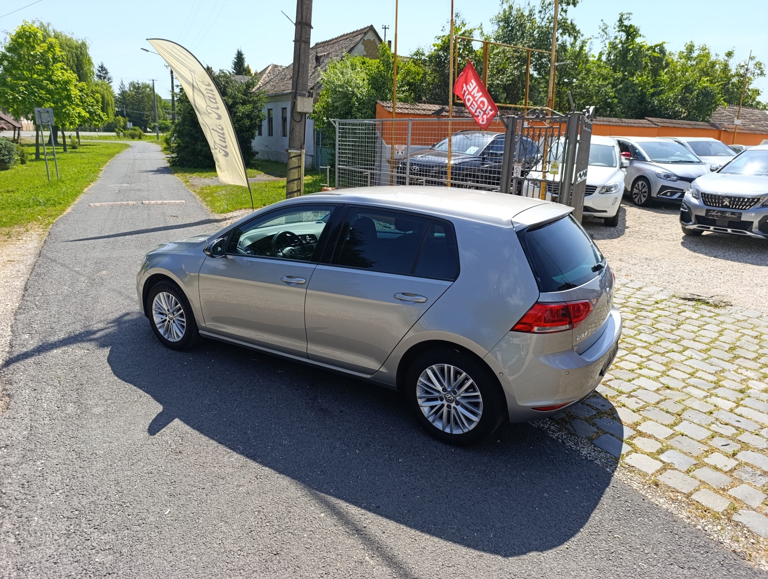 Volkswagen Golf 7 1.2TSI Edícia CUP, Sám zaparkuje.