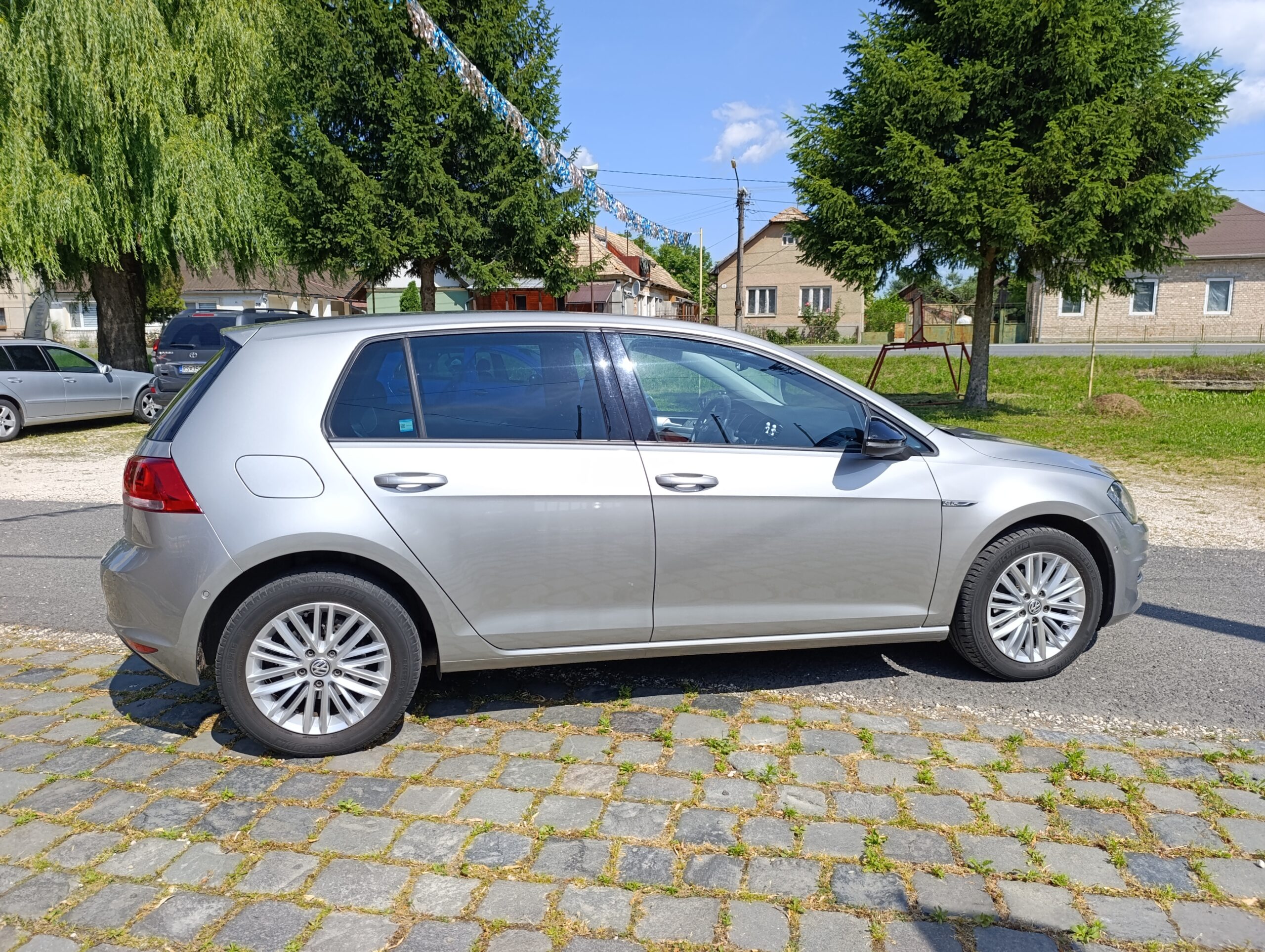 Volkswagen Golf 7 1.2TSI Edícia CUP, Sám zaparkuje.