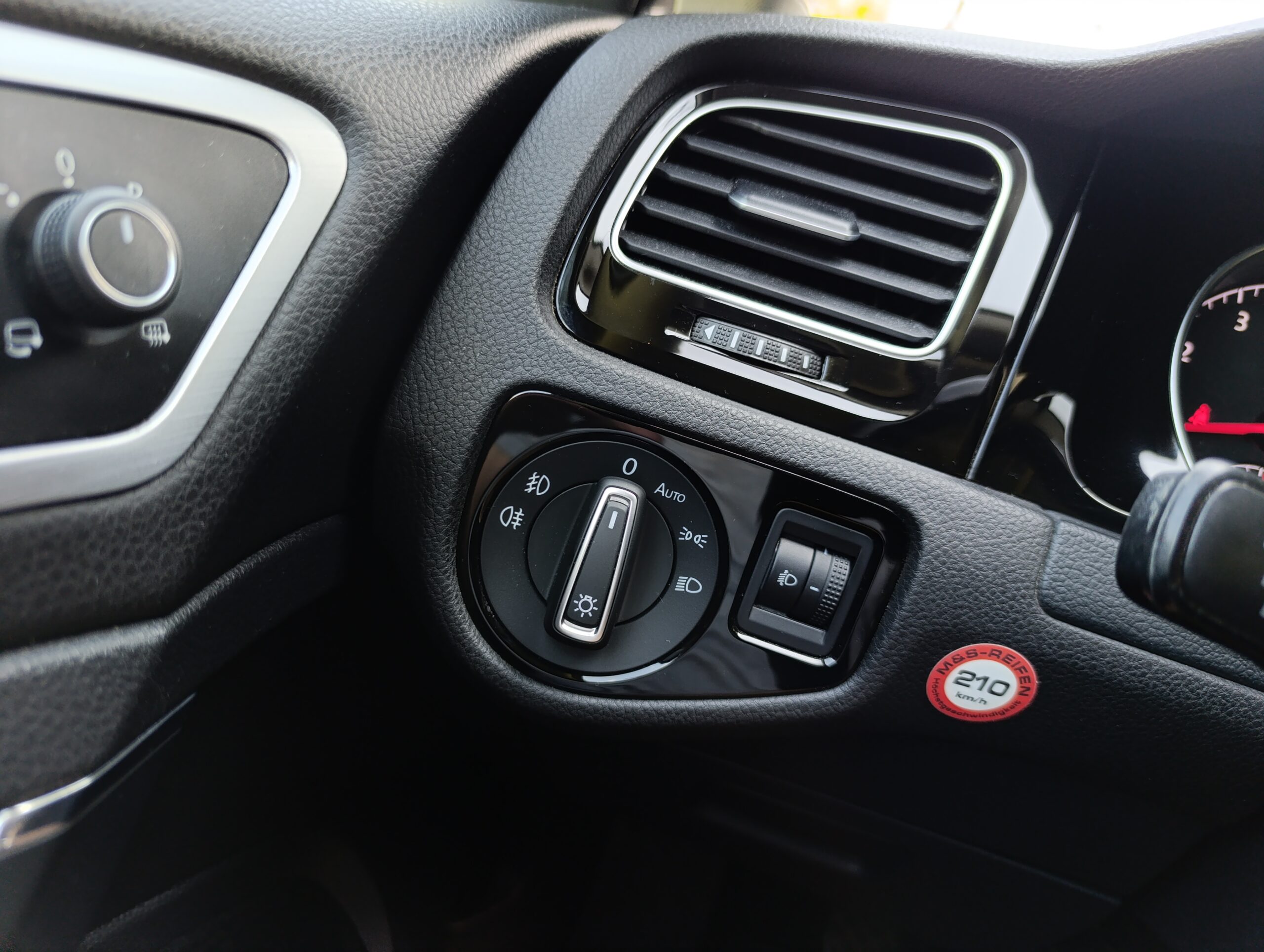 Volkswagen Golf 7 1.2TSI Edícia CUP, Sám zaparkuje.