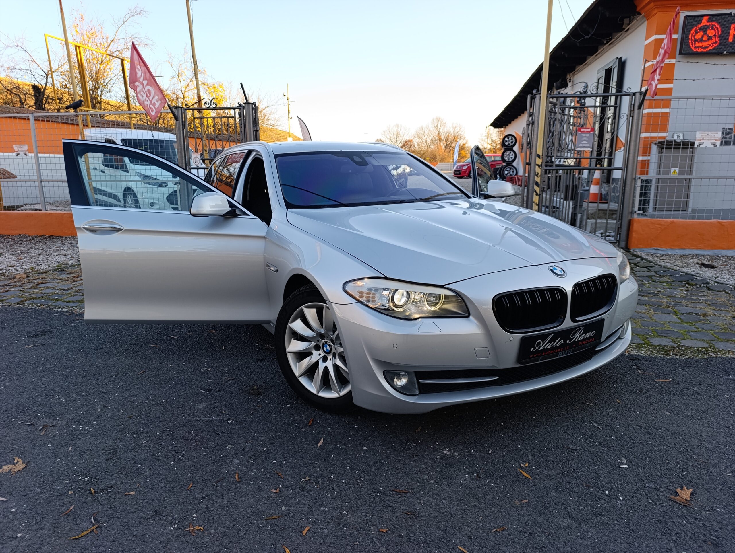BMW 530 xDrive Rad 5 combi, 190kW Doťah dverí, Koža