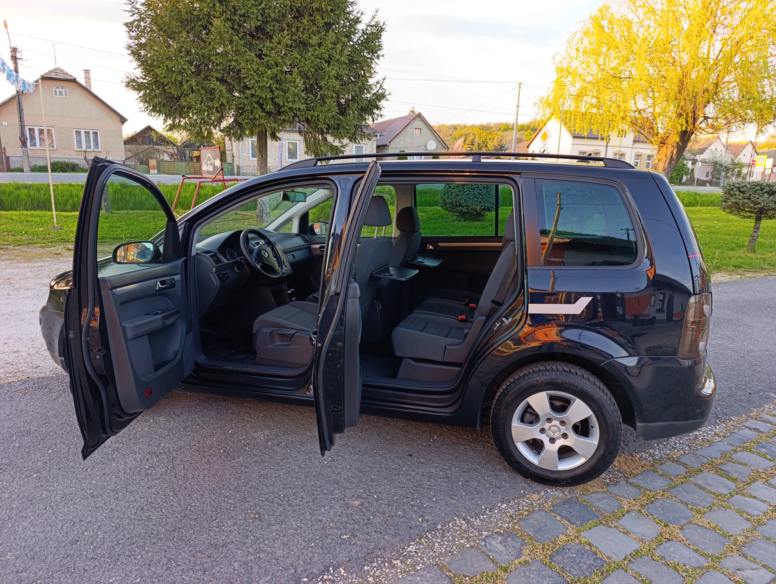 Volkswagen Touran 1.9TDI AT6 77kW Automat