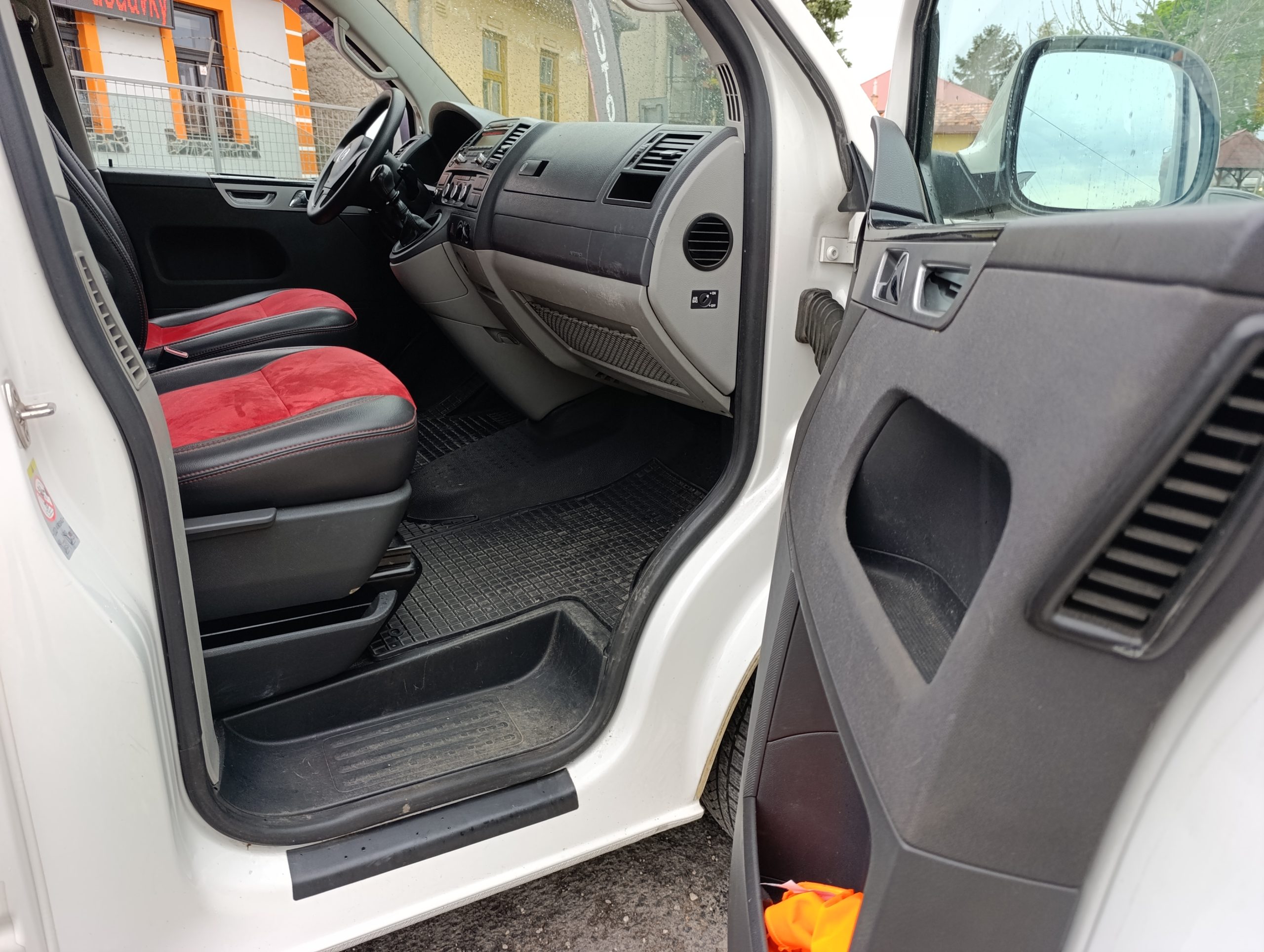 Volkswagen Transporter 9M 2011 2.0TDI 9 Miestny 75kW/102PS T5.1 Facelift