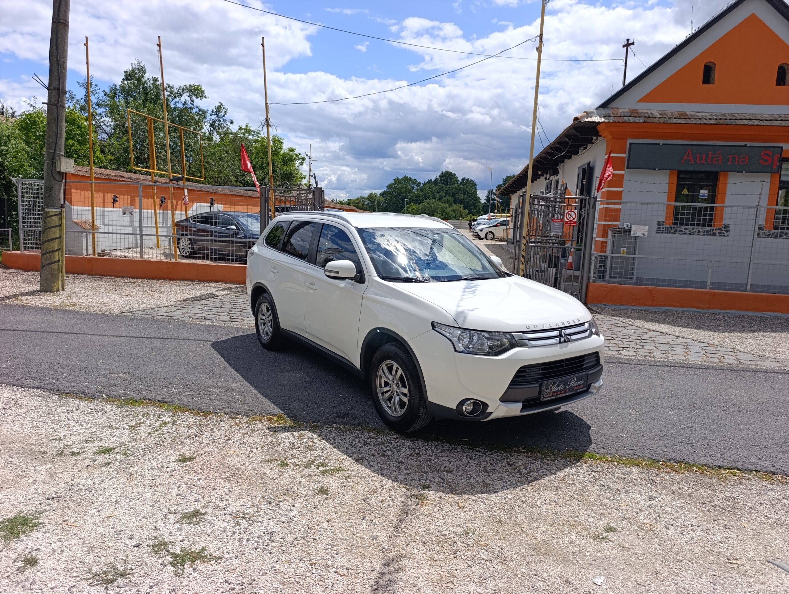 Mitsubishi Outlander 2.2 DI-D. Prvý majiteľ. Auto kúpené na Slovensku.