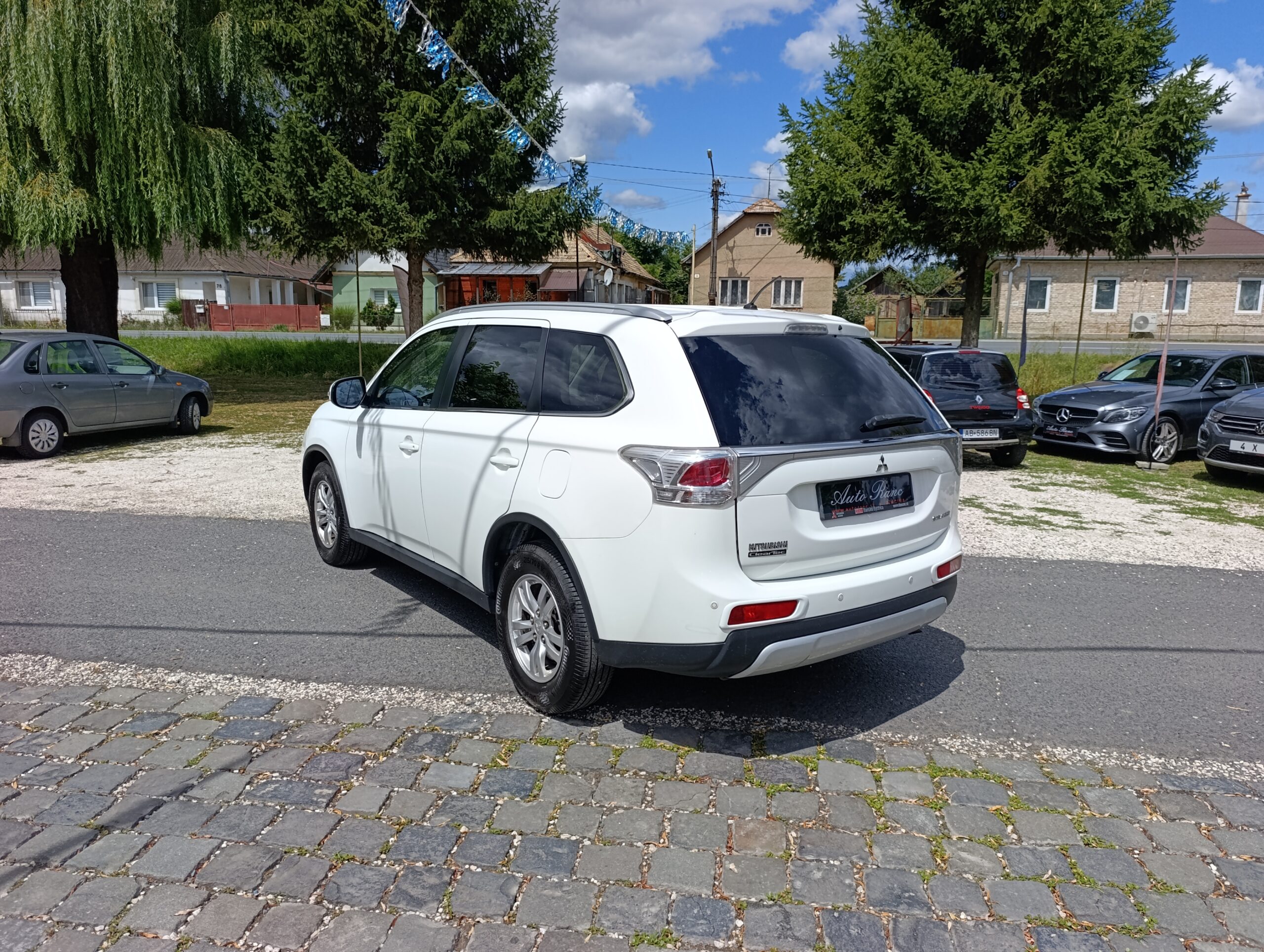 Mitsubishi Outlander 2.2 DI-D. Prvý majiteľ. Auto kúpené na Slovensku.