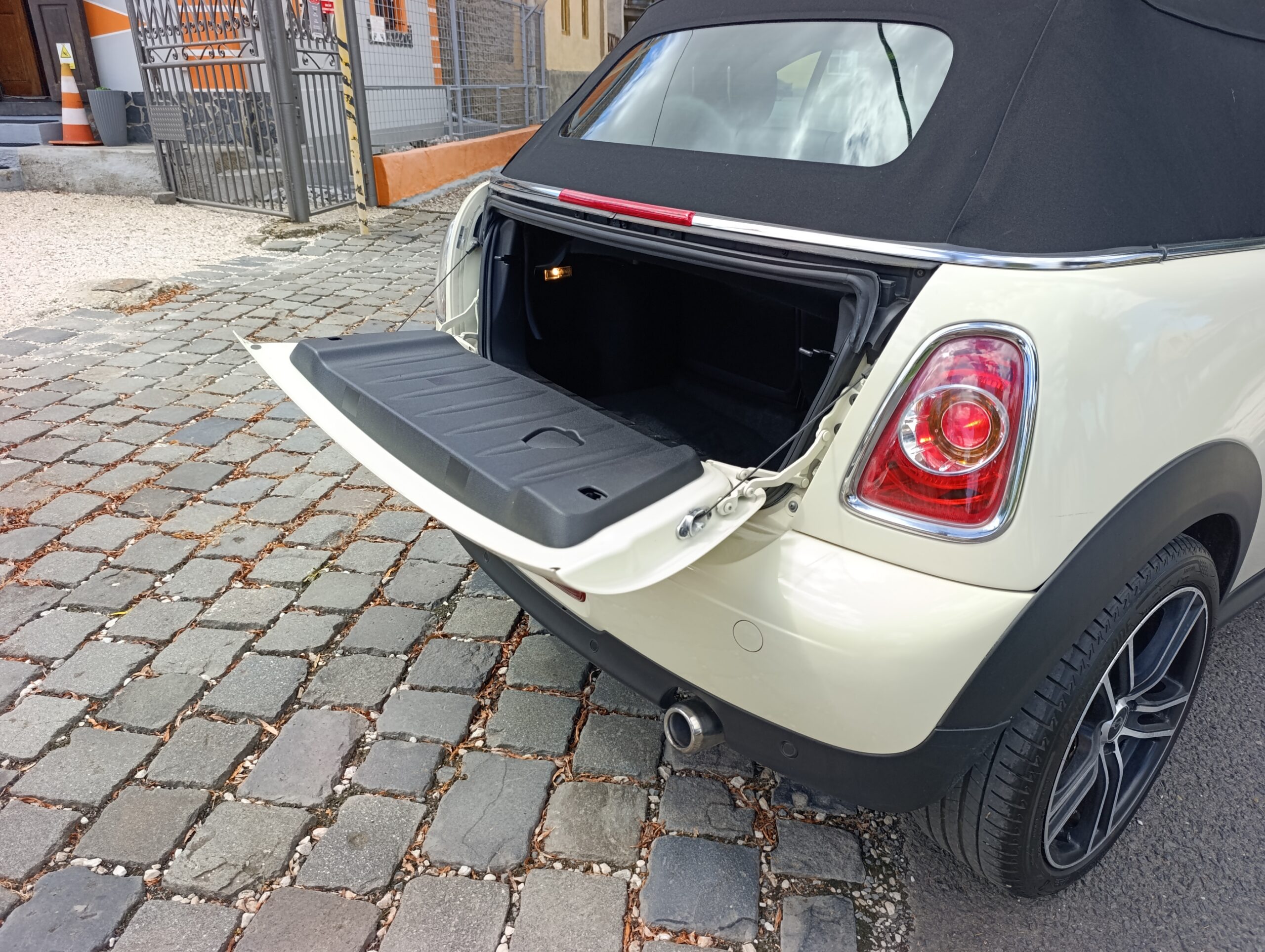 Mini Cooper D Cabrio 1.6D, 2012, 111PS, Rozvod menený.
