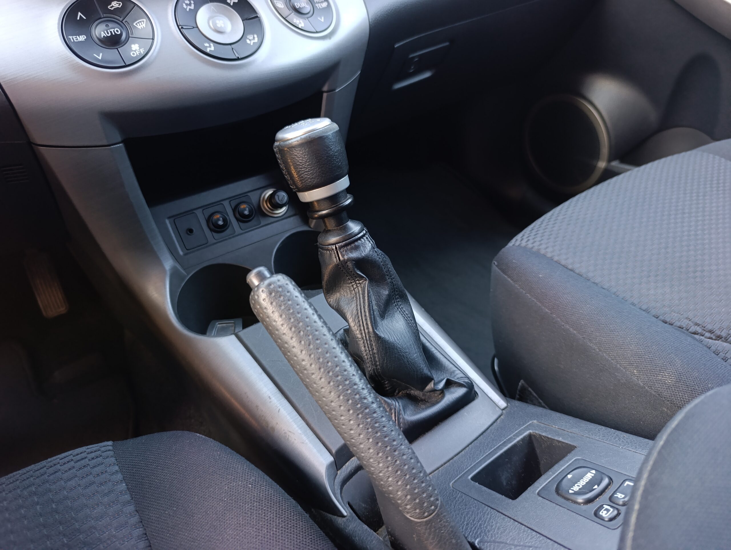 Toyota RAV4 2.2D 4WD 100kW/136PS, 4×4, M6